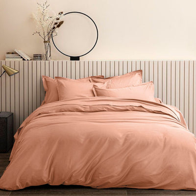 housse de couette et 2 taies d'oreiller en satin de coton coloris rose de la marque baton rouge#couleur_rose