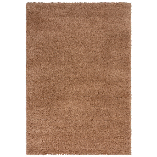 tapis shaggy beige sur fond blanc