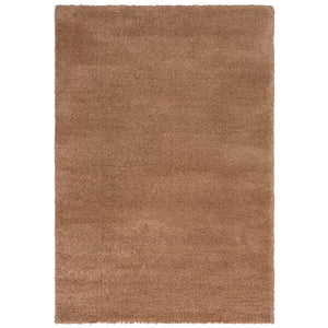 tapis shaggy beige sur fond blanc